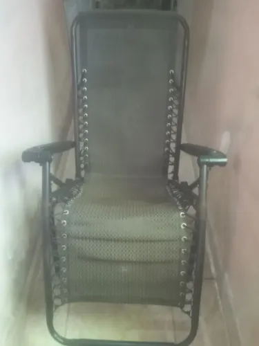 Vendo esta CADEIRA RECLINAVEL Bem confortável.