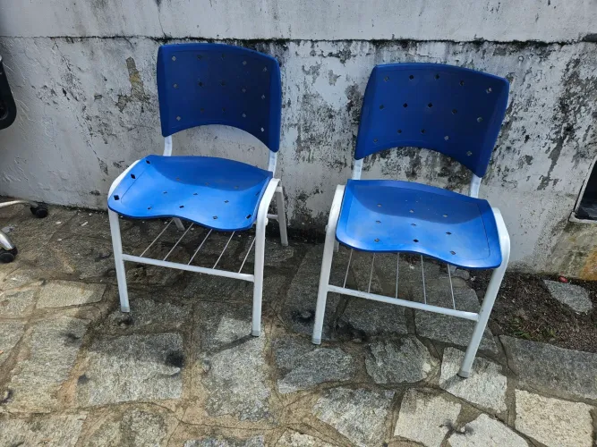 Cadeira fixa em polipropileno