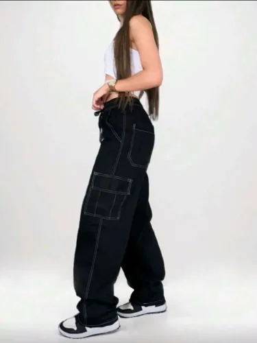 Calça Cargo com bolso único atrás 