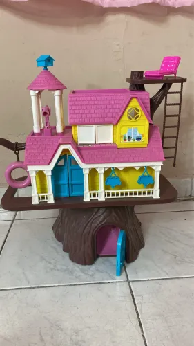 Brinquedo casa na árvore