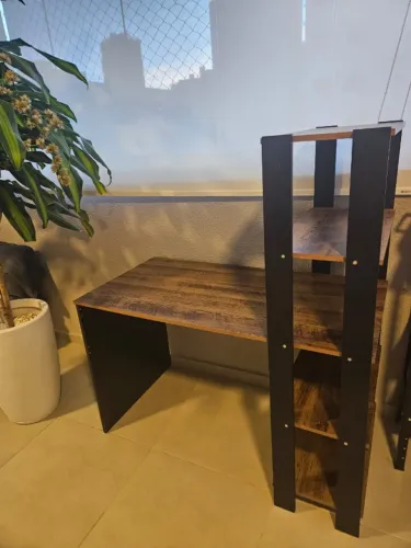 Escrivaninha - Mesa para Computador Match Artely, 3 Prateleiras