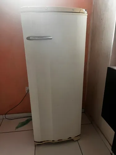 Vendo geladeira no precinho 