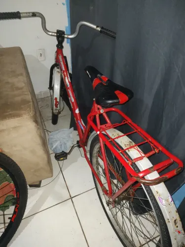 Vendo bicicleta boa chama *, aceito cartão também ?