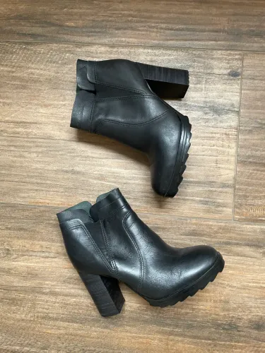 Bota Chelsea Preta Couro Salto Bloco Tratorada - Tam: 35