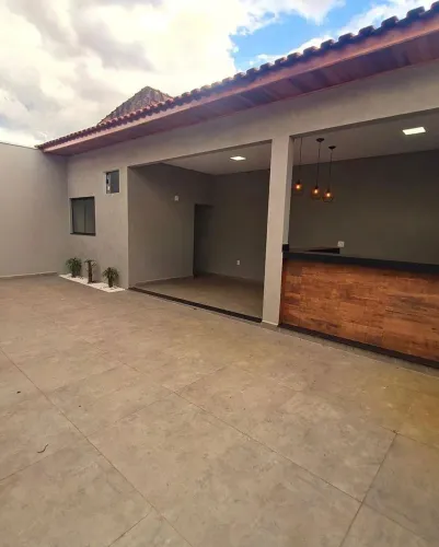 Casa 3 Quartos 2 Banheiros