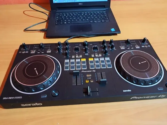 Controladora Pioneer DDJ Rev 1