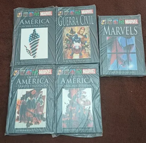 Lote 5 Hqs Salvat Capa Preta Marvel - Guerra Civil / Marvels e outras