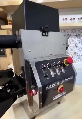 Máquina de salgados Inox Supreme