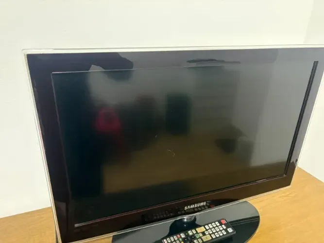 TV LED Samsung - 26 polegadas - Funcionando Perfeitamente