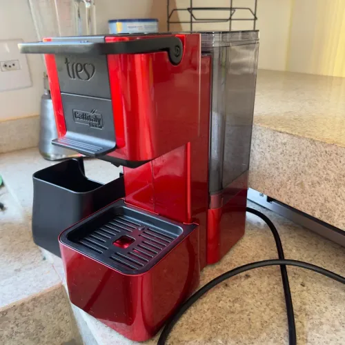 Cafeteria três corações vermelha 220V