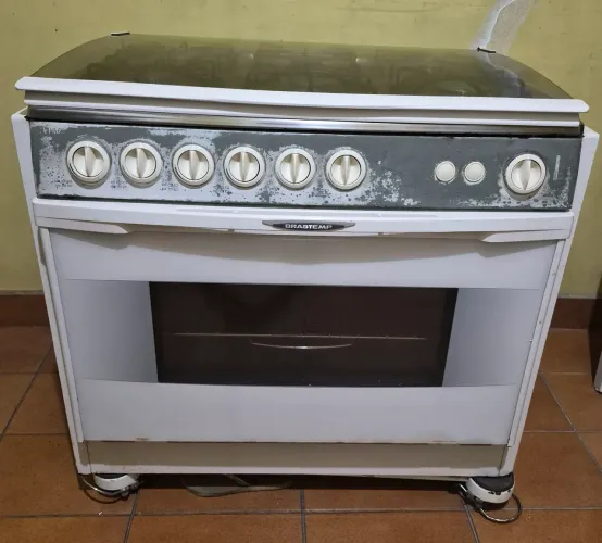 Fogão brastemp com 6 bocas e rodinha, para embutir. Em bom estado.