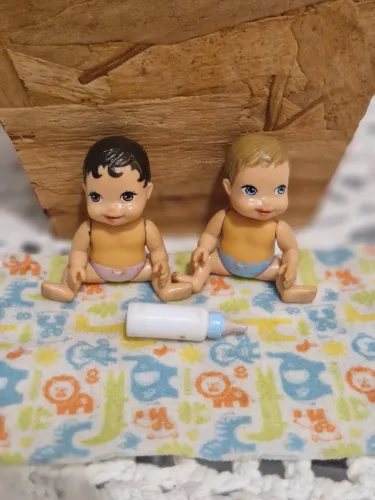 Bonecos bebês da Barbie Happy Family