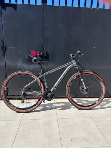 Bicicleta Aro 29 - Peças Shimano e Yamana (PERFEITO ESTADO)