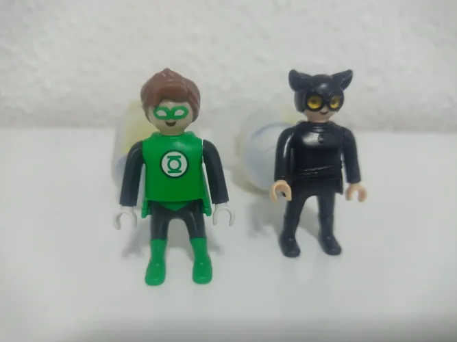 Play Mobil DC Kinder Ovo Aquaman e Mulher Gato
