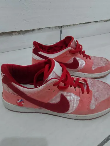 Nike Dunk low strong edição especial