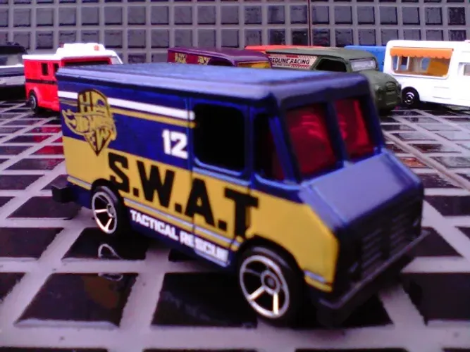 MINIATURAS COMBO SWAT, PANEL VAN, TRUCK CANNON, EMERGENCY RESPONSE & M.A.N. L90 V16