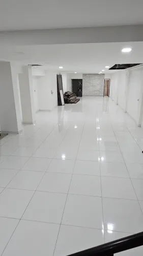 PROPRIETÁRIO ALUGA: Ponto comercial de 288m2 (2 Pavimentos, 4 lavabos) na Bernal do Couto
