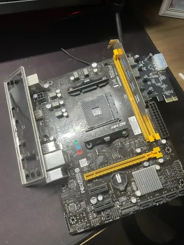 A320M-H + espelho + porta USB