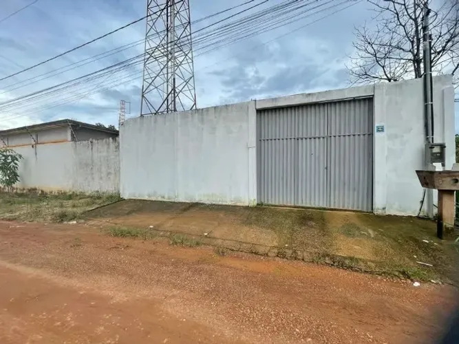 Casa com 3 quartos 1 banheiro