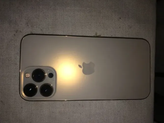 iPhone 14 pro max dourado