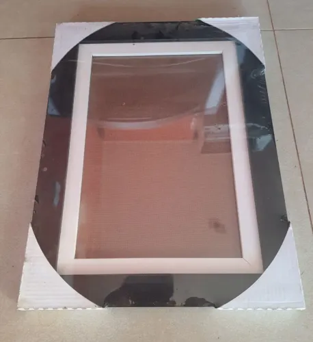 MOLDURAS NOVAS <br>Interno 30x20 cm<br>Tenho 3 unidades faço 69 reais nas 3 unidades.