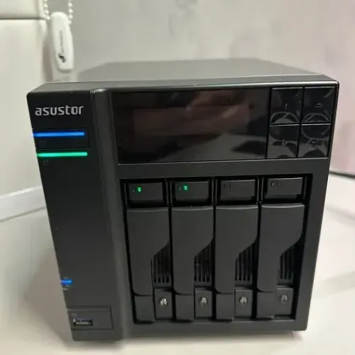 Servidor NAS Asustor AS7004T com 32TB IronWolf Pro Armazenamento Profissional