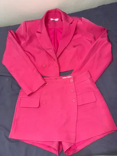 Conjunto Blazer Cropped e Shorts Saia 