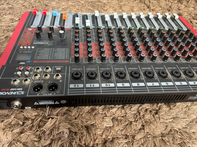 Mesa de som soundvoice MR122