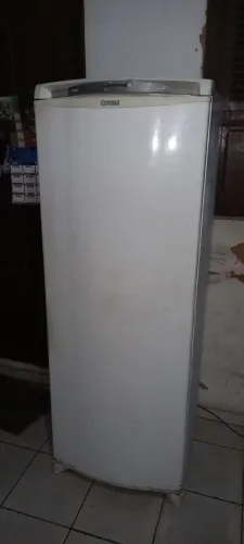 Geladeira cônsul gelando muito