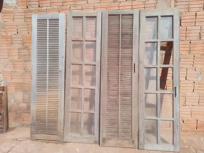 Vendo porta madeira