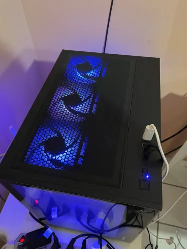 PC Gamer para jogos pesados e trabalhos.