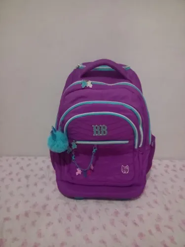 Mochila rebeca Bom Bom usada 1 vez