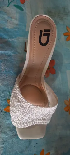 Vendo sandália,pontuação 37/38 valor 100 reais