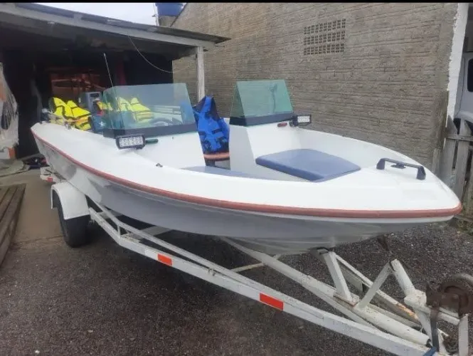 Lancha 16pes com motor Yamaha 40hp mais reboque