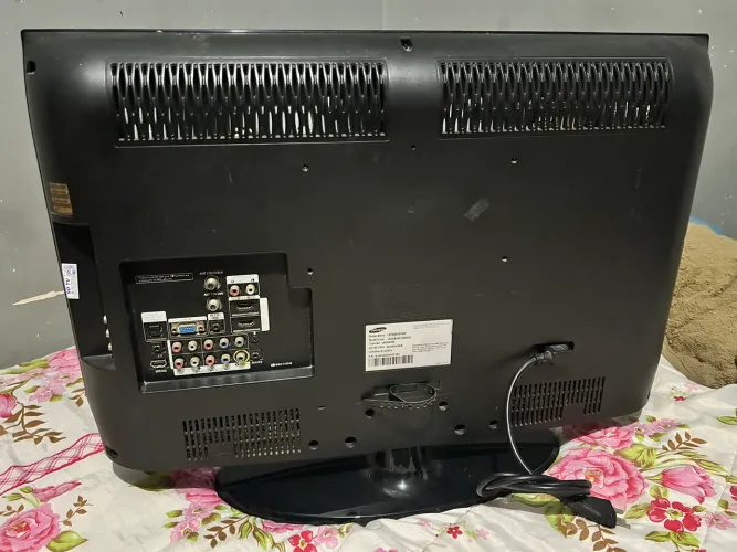 Tv Samsung modelos: LN26B450C4M em ótimo estado, Para retirada.
