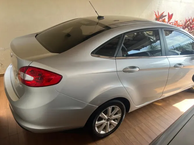 Ford Fiesta SE 1.6 16V Flex 5P 2011