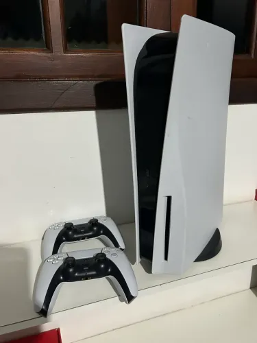 PlayStation 5, mídia física, 2 controles.