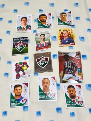 Kit FLUMINENSE, uma carta e onze figurinhas.