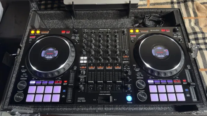 Controladora Pioneer DDJ-1000 4 canais Rekordbox com hard case