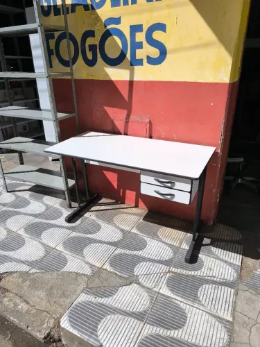 Mesa de escritório nova 