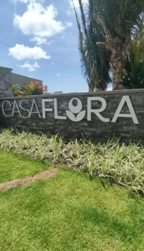 LOTEAMENTO ABERTO DE ALTO PADRÃO - CASA FLOR