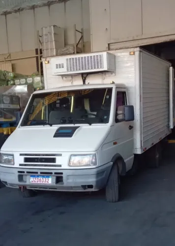 Iveco Daily 3510 Bau refrigerado -7 graus