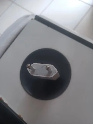 Carregador Apple original Califórnia 5v por 1a.