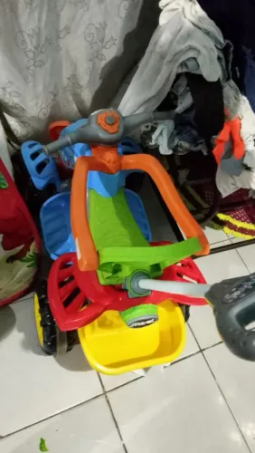 Vende-se um quadriciclo motivo da venda meu filho não usa mais