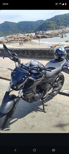 Vendo fz15 2024 com poucos detalhes