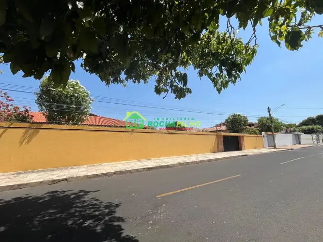 Casa ampla no bairro de Fátima com estrutura residencial ou comercial Espaços internos