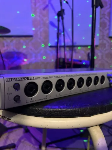 Pré-Amplificador Presonus Digimax FS 8 canais