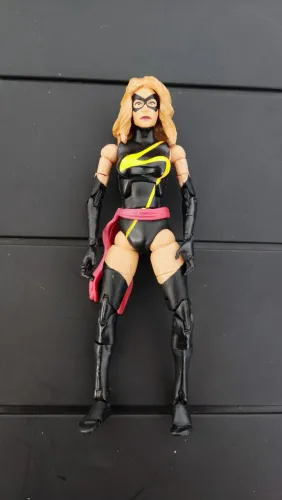 Ms Marvel Marvel Legends Boneco Figura Original Hasbro Usado