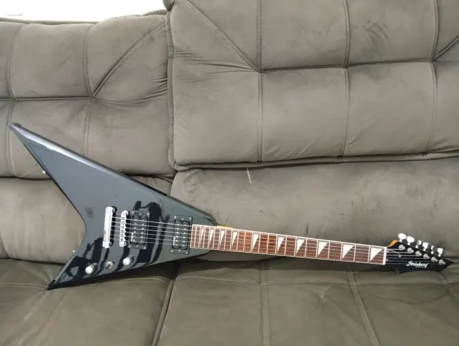 Vendo guitarra flyn-V strimberg designer in usa
