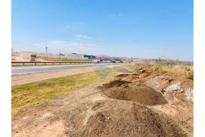 "Vende-se Terreno Estratégico na Frente da BR-163 Oportunidade Imperdível para Investidore